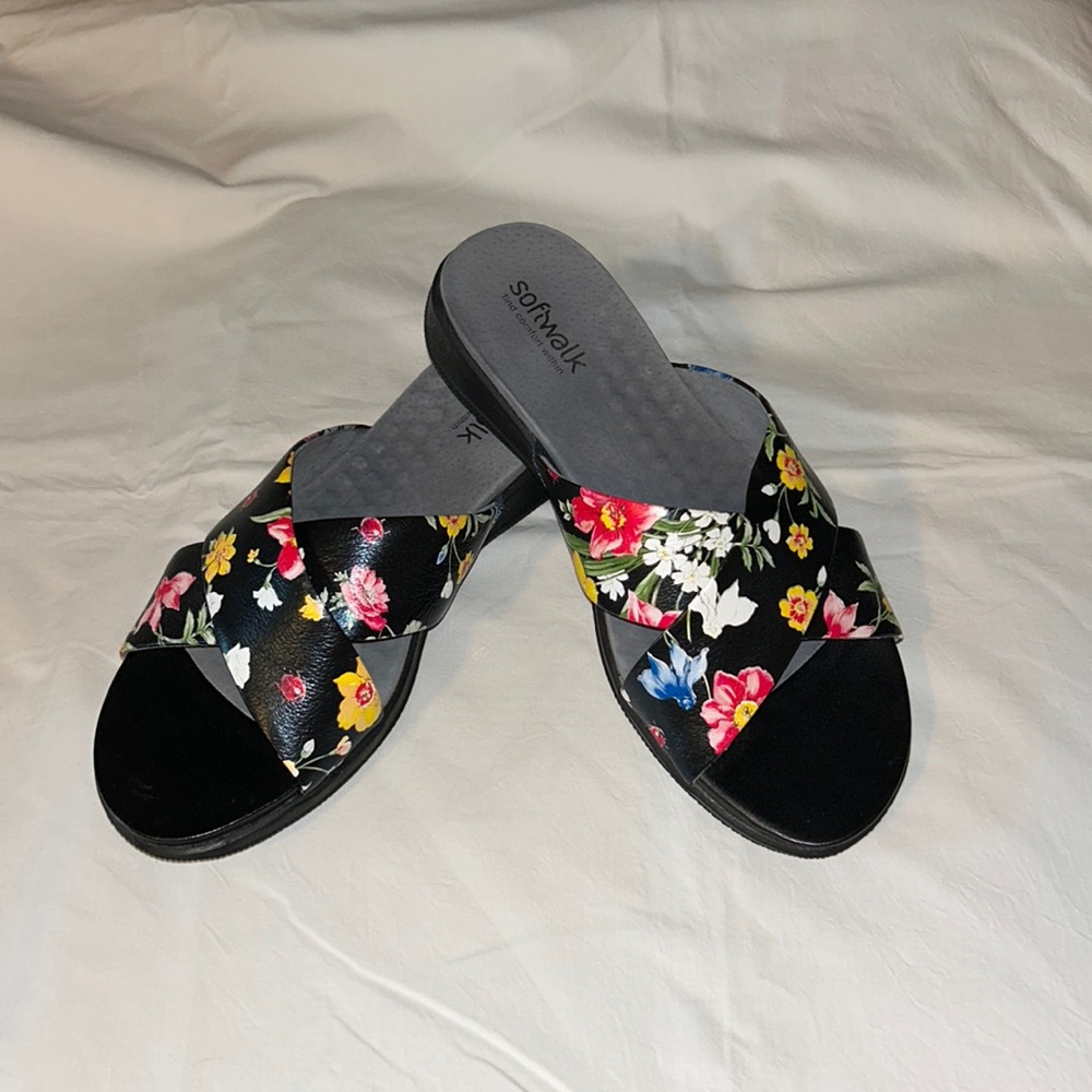 SoftWalk Tillman Floral Midnight Wedge Slip-On Sandals Size 8W NWOT